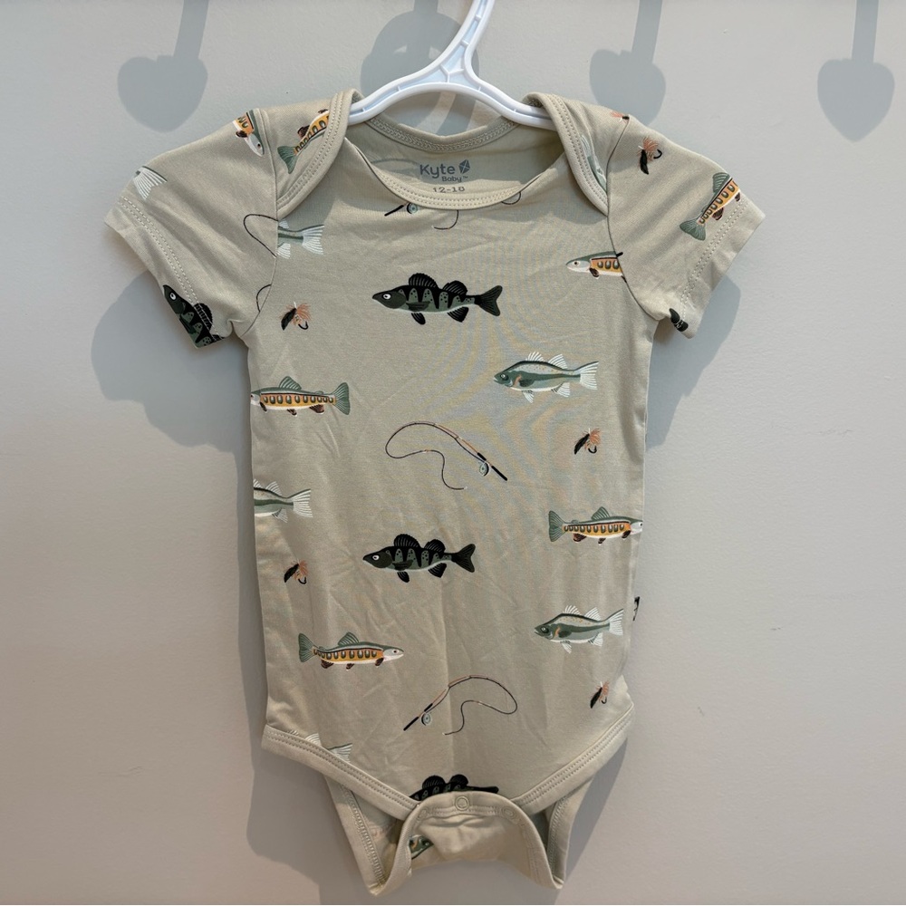 Kyte BABY Body Suit in Fishing